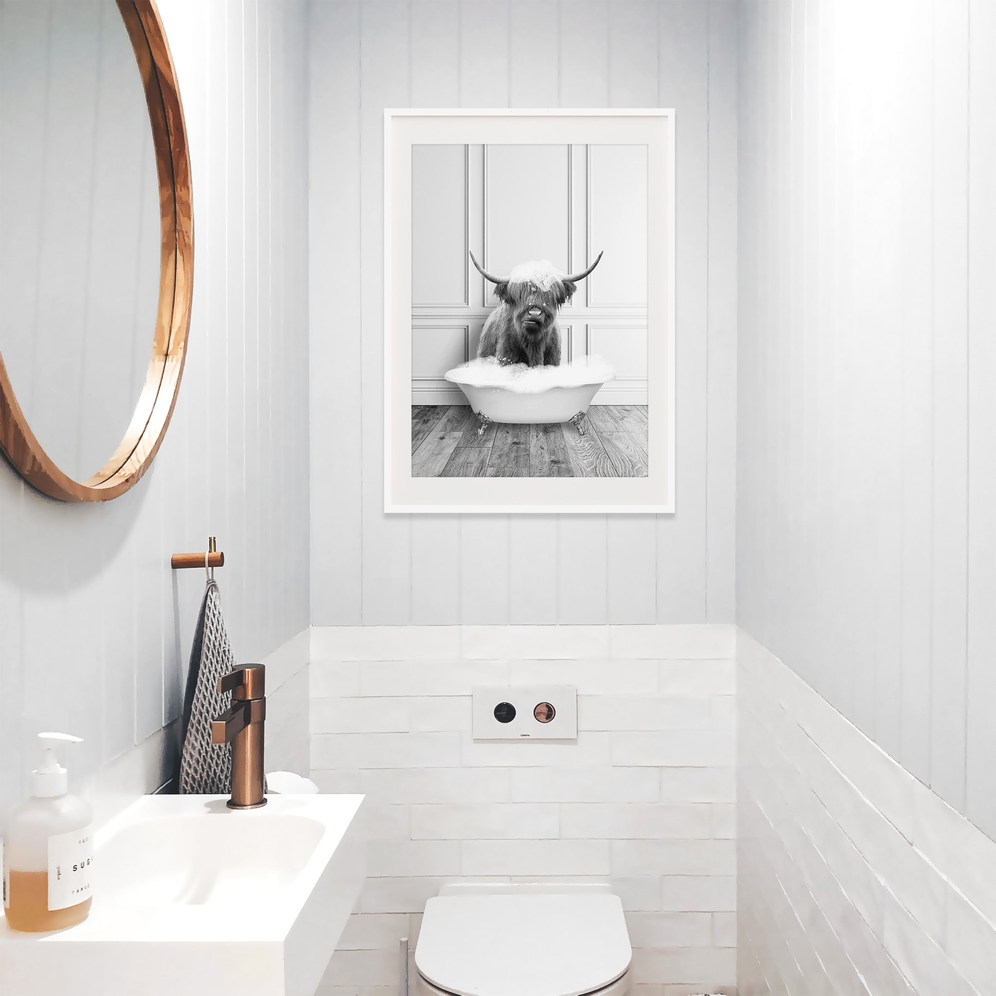 Black and white highland cow bathroom wall art, funny animal bath print, monochrome minimalist farmhouse decor, large digital download