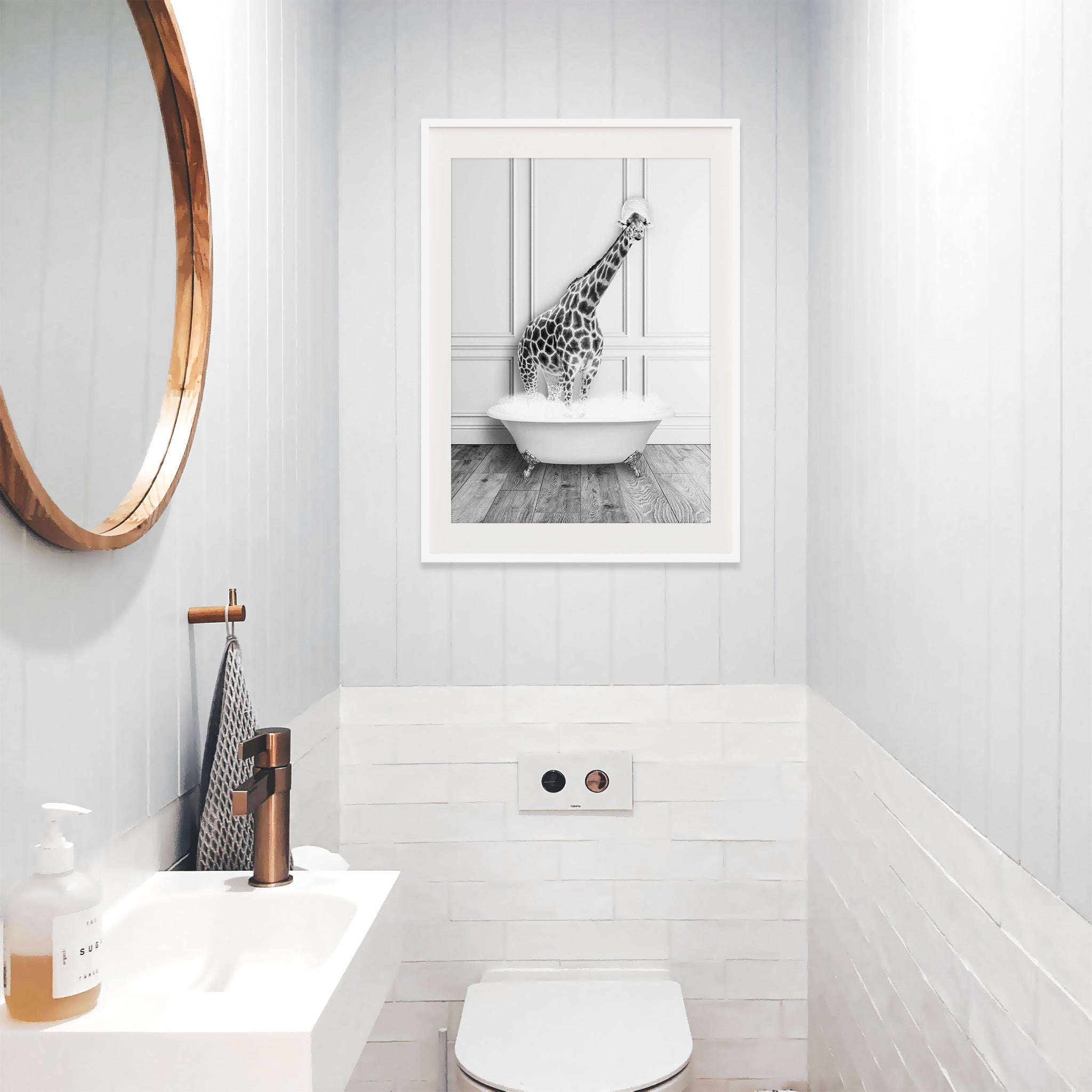 Black and white giraffe bathroom wall art, funny animal bathtub print, monochrome minimalist modern bathroom or toilet wall art decor, large